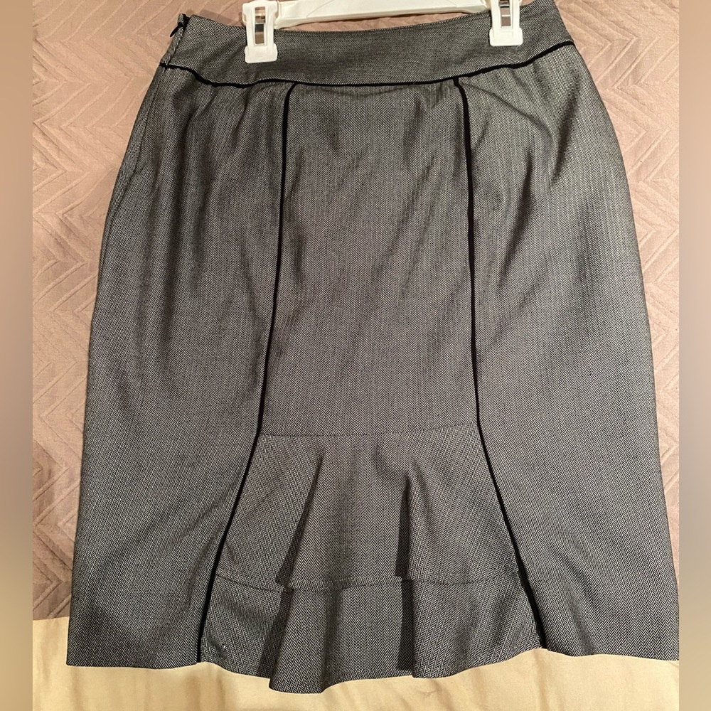 White House Black Market grey patterned pencil skirt